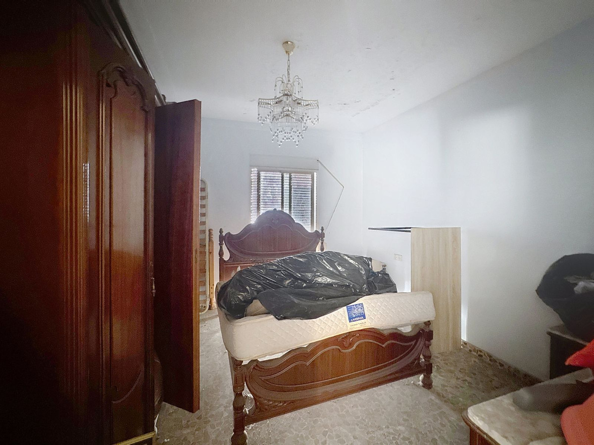 5 Bedroom Townhouse in Estepona - Photo 21
