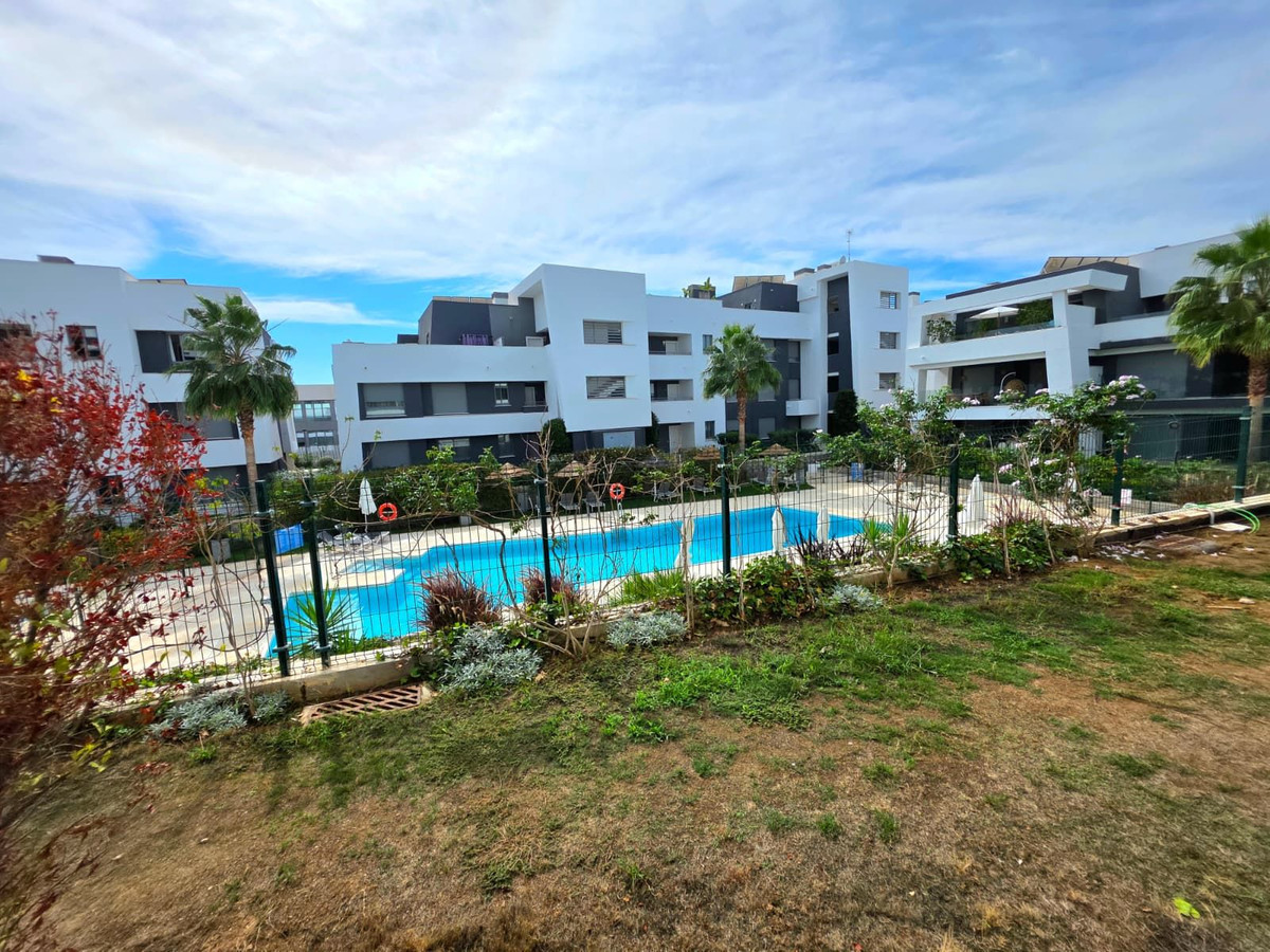 2 Bedroom Apartment in Estepona - Photo 13