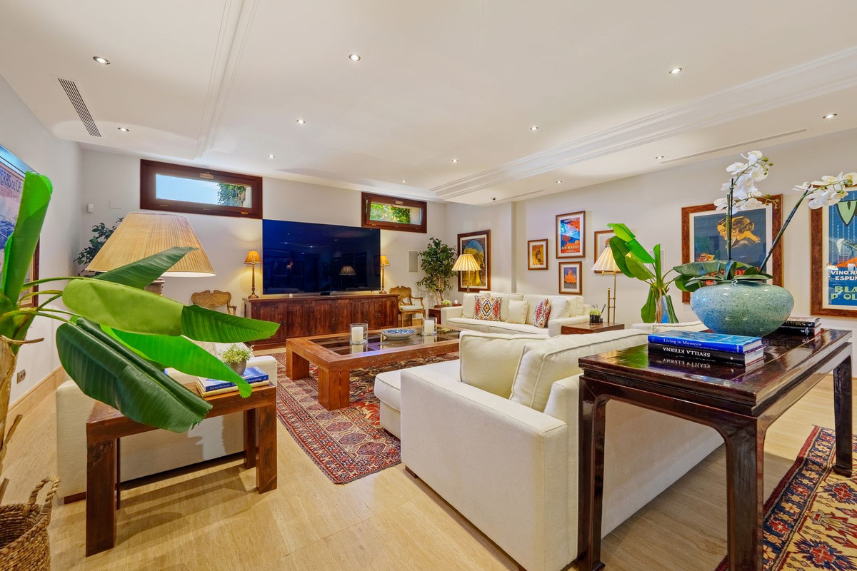 6 Bedroom Villa in Marbella - Photo 34