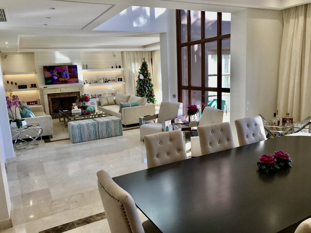 6 Bedroom Villa in Marbella - Photo 6