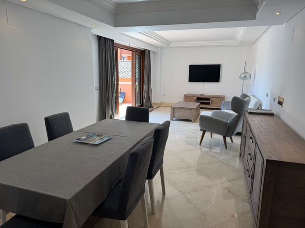 2 Bedroom Apartment in Estepona - Photo 14