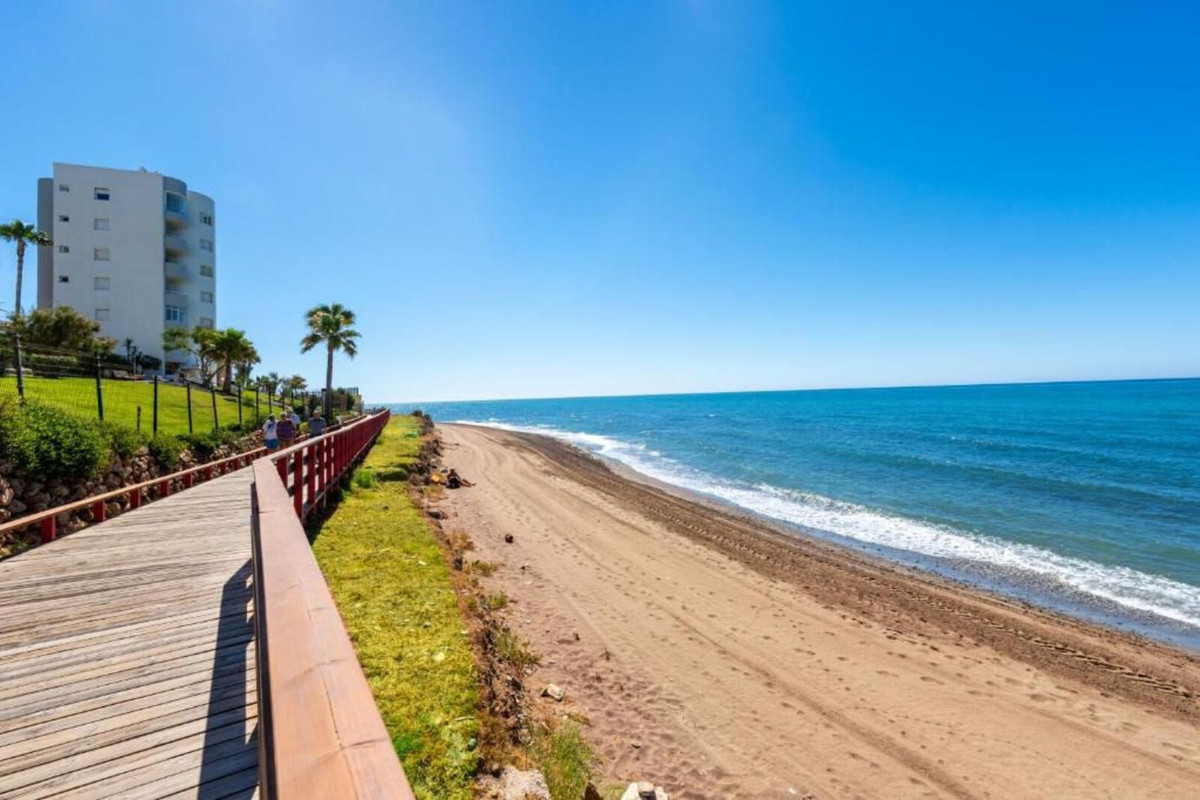 2 Bedroom Apartment in Mijas - Photo 37