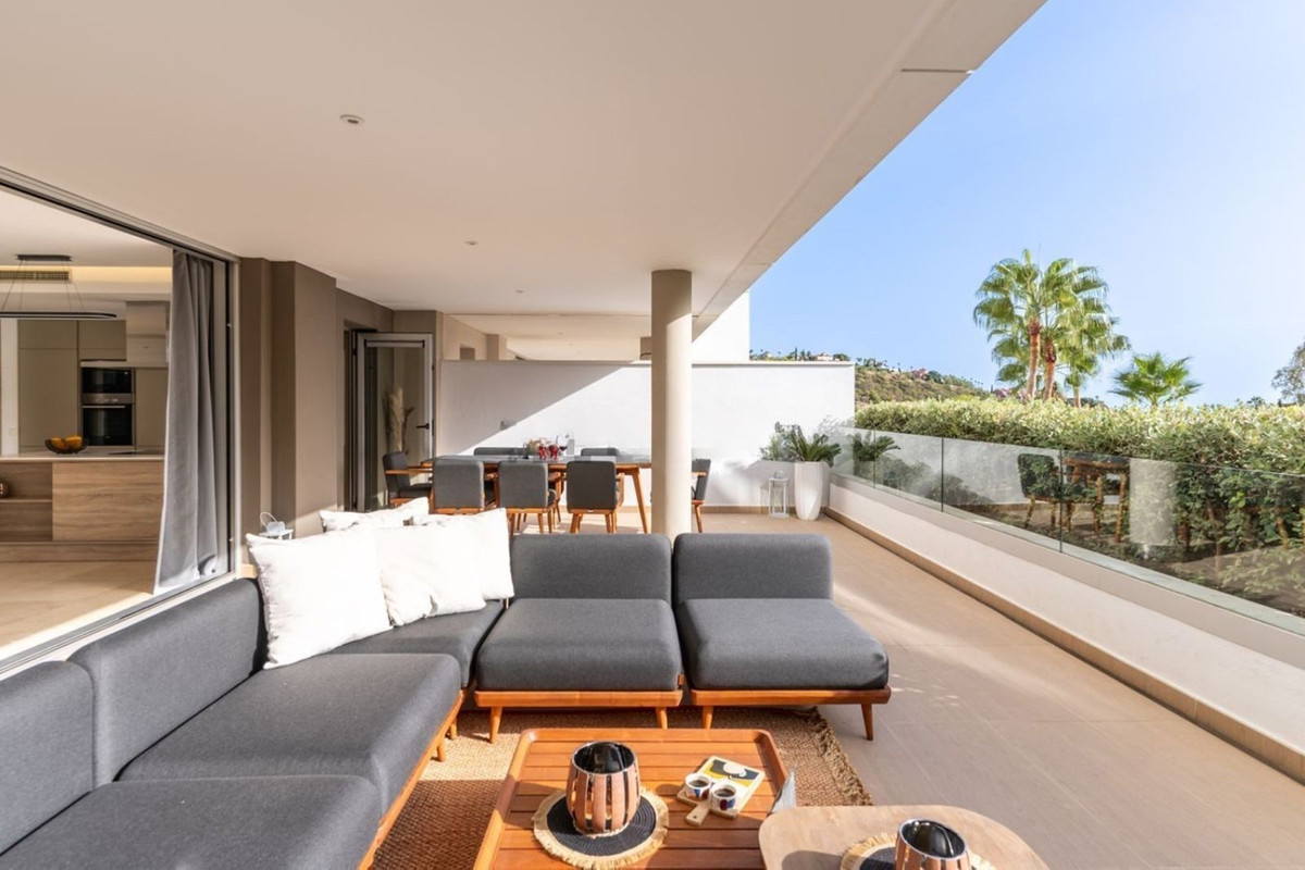 3 Bedroom Apartment in Benahavís - Photo 3