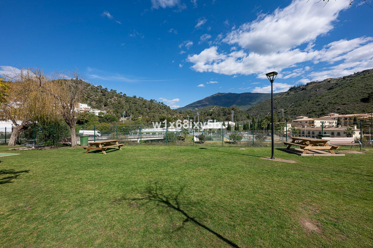 4 Bedroom Apartment in Benahavís - Photo 49