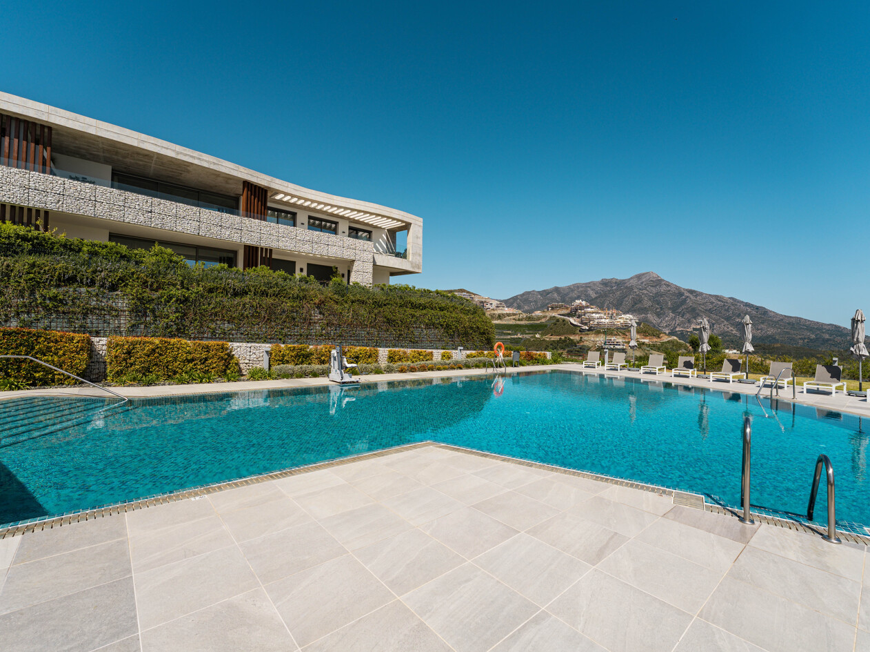 3 Bedroom Apartment in Benahavís - Photo 2