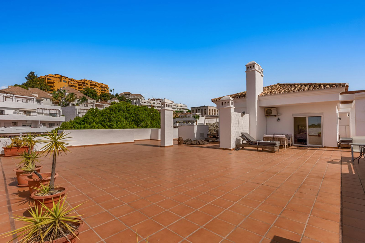3 Bedroom Penthouse in Estepona - Photo 21