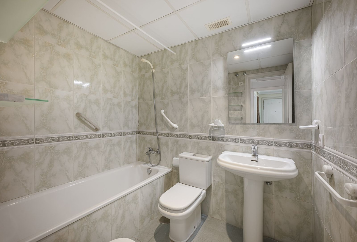 2 Bedroom Apartment in Marbella - Photo 18