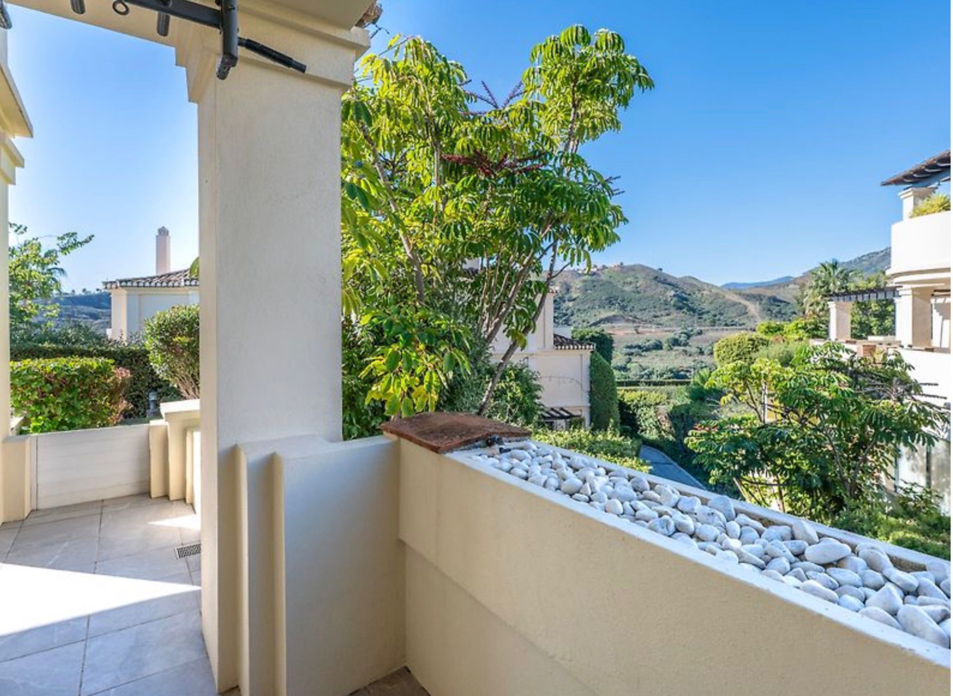 2 Bedroom Apartment in Benahavís - Photo 21