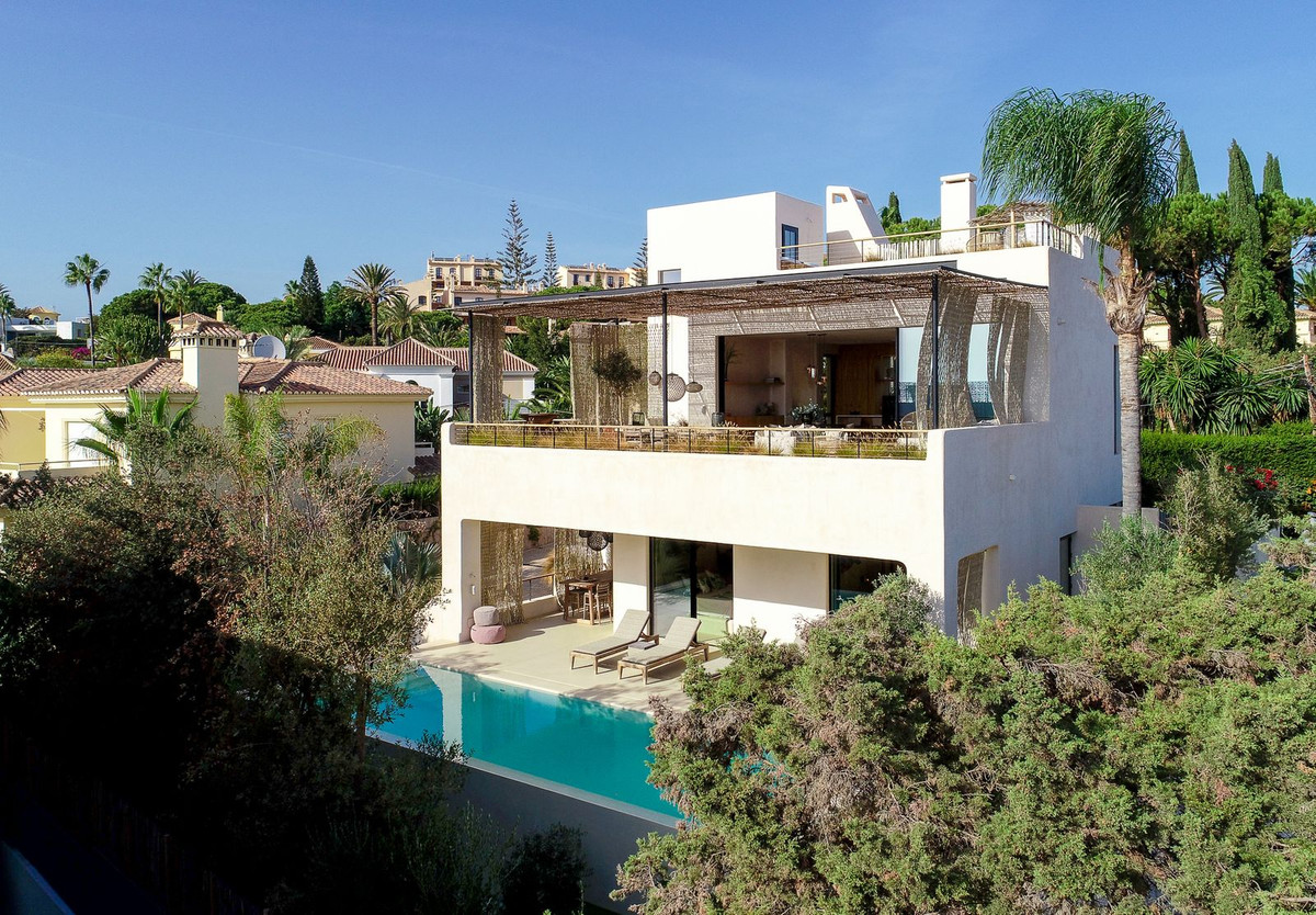 4 Bedroom Villa in Marbella - Photo 29