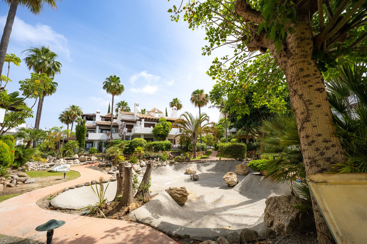 3 Bedroom Townhouse in Estepona - Photo 8