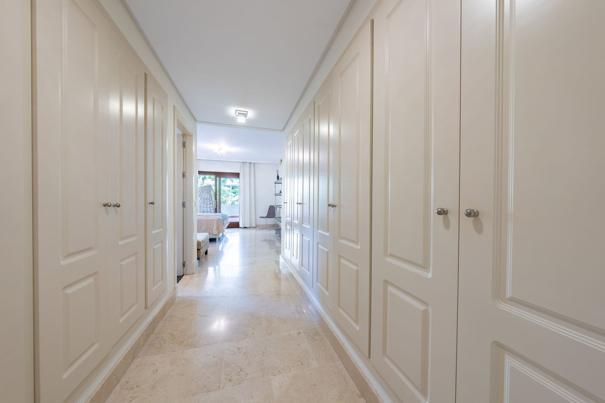2 Bedroom Apartment in Marbella - Photo 19