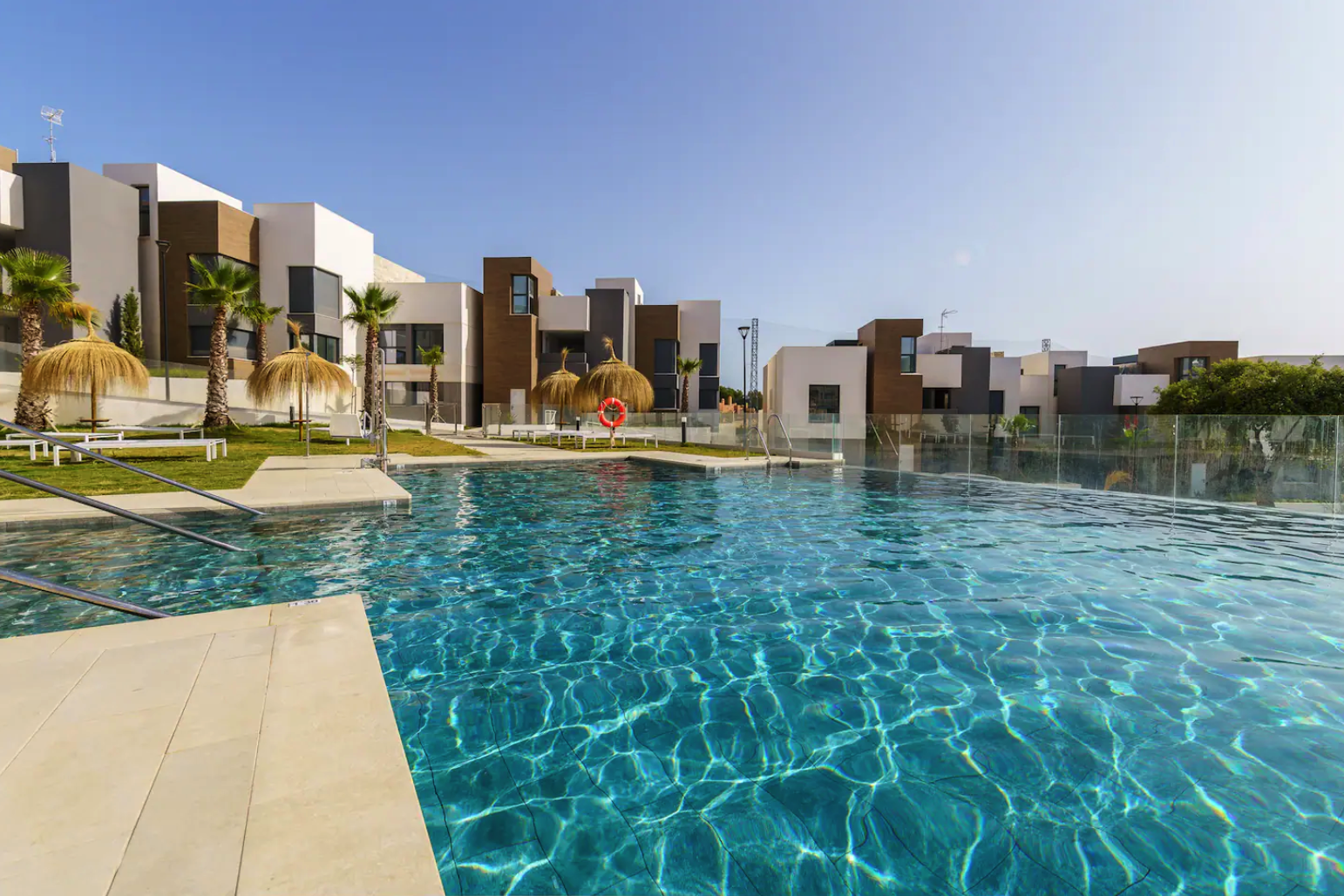 3 Bedroom Apartment in Marbella - Photo 3