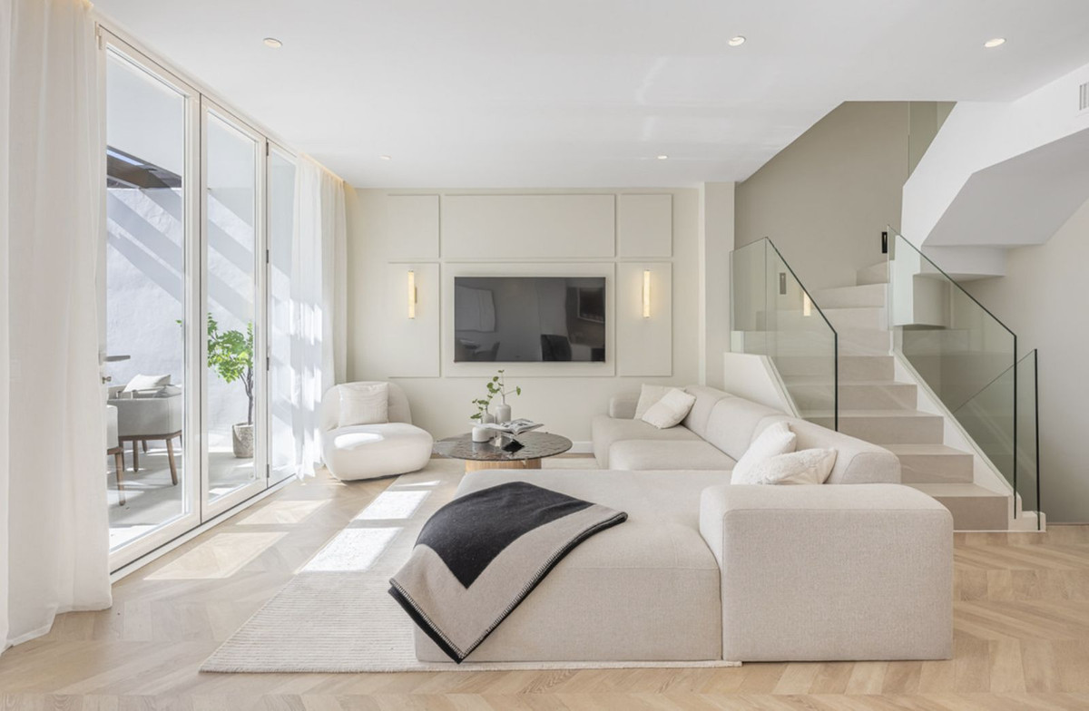 5 Bedroom Townhouse in Marbella - Photo 7
