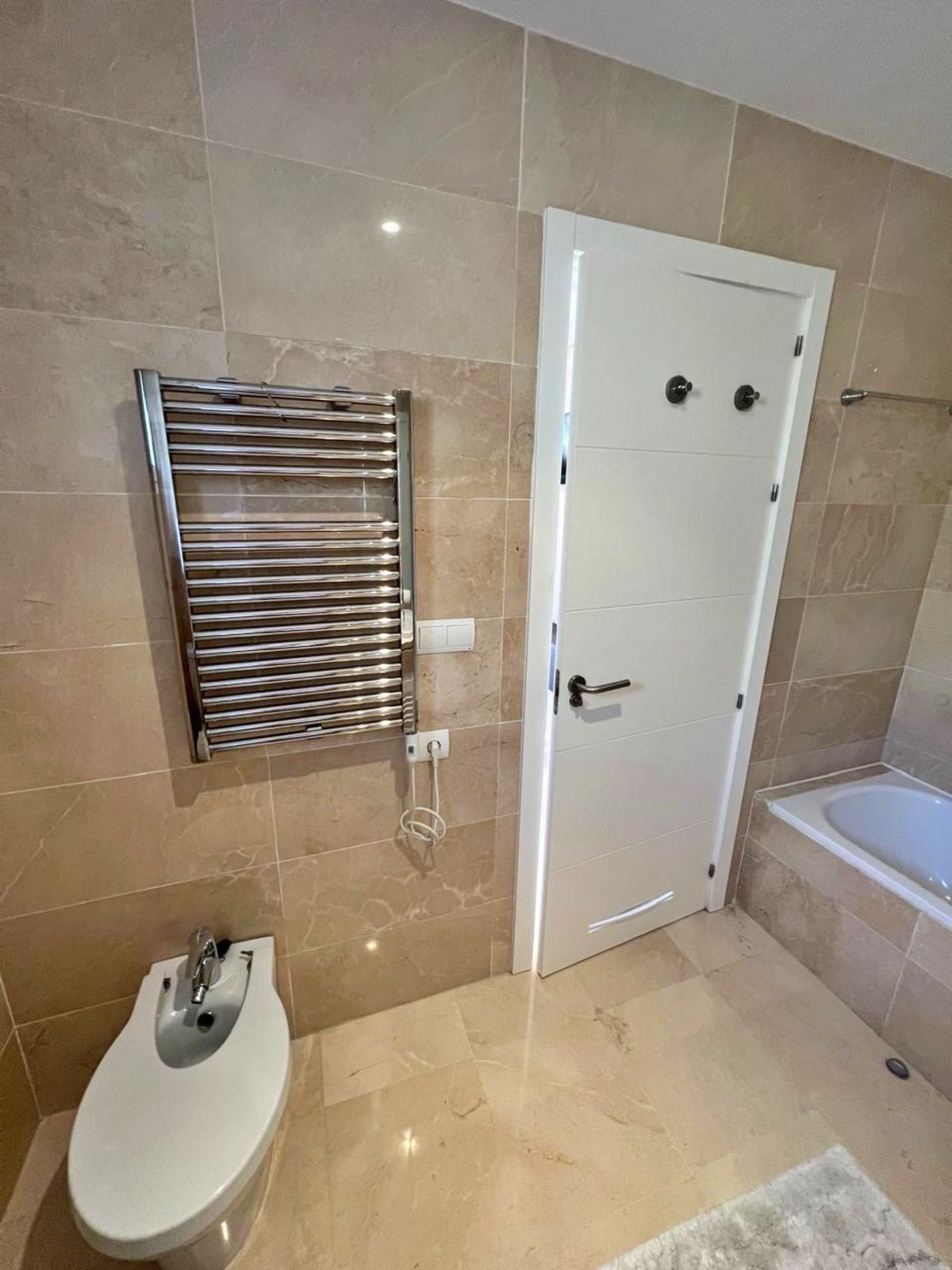 3 Bedroom Apartment in Benahavís - Photo 21