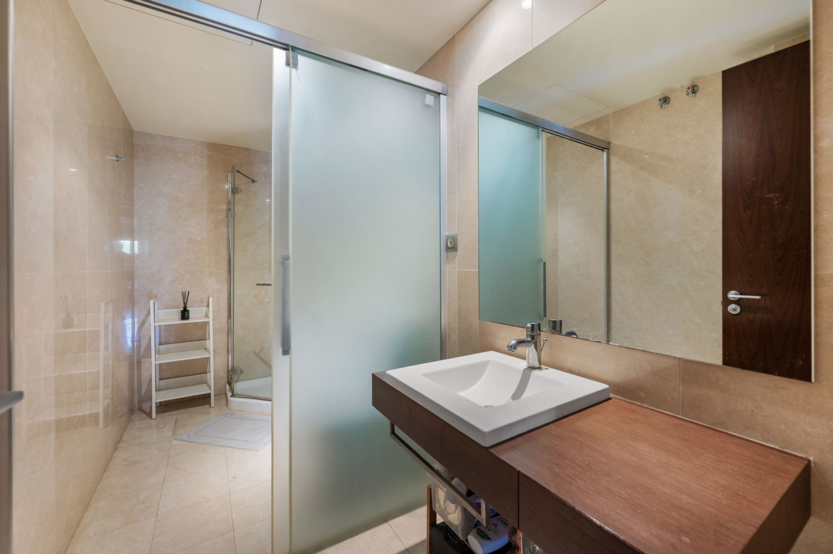 2 Bedroom Apartment in Marbella - Photo 17