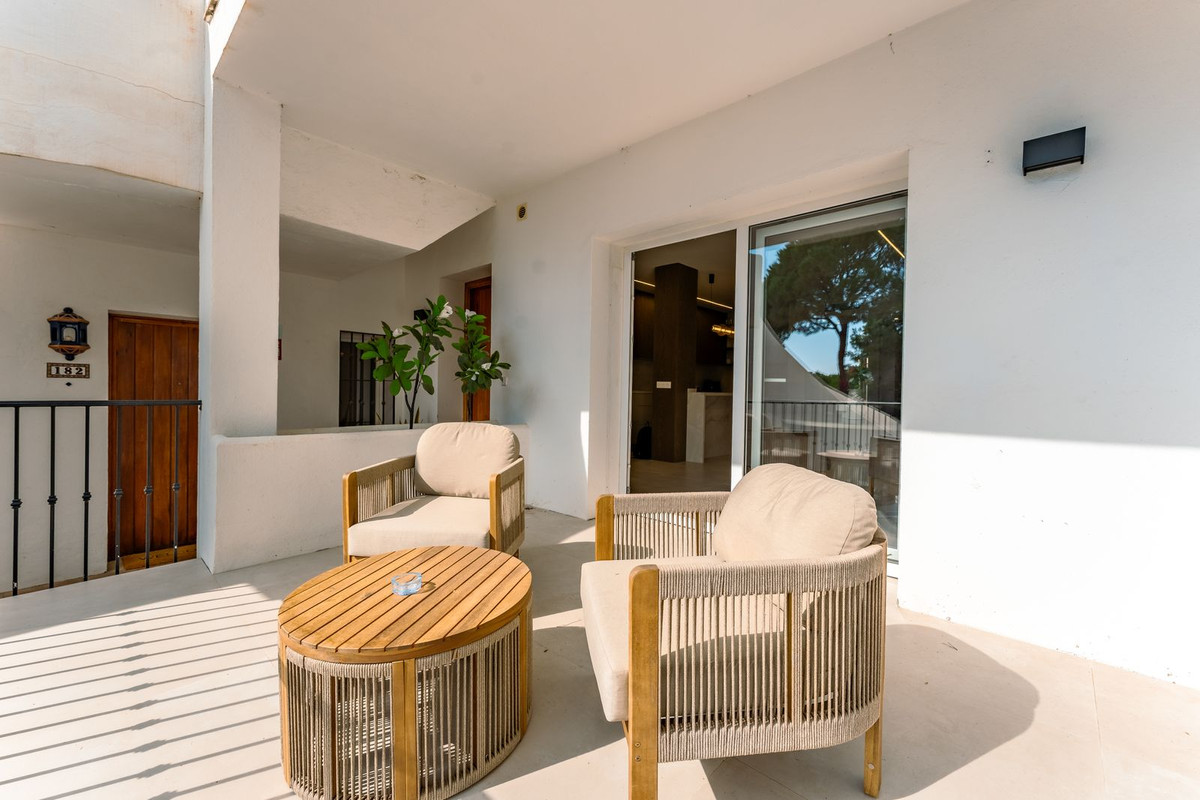 2 Bedroom Apartment in Marbella - Photo 3