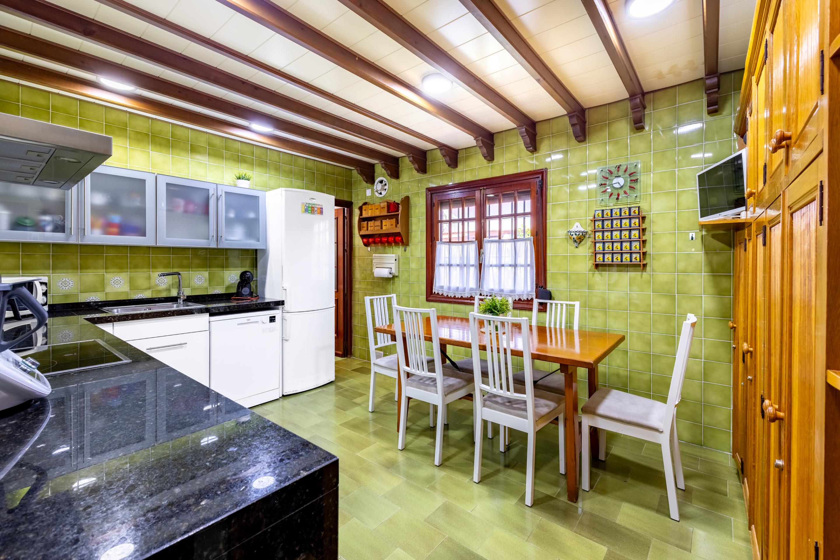 4 Bedroom Villa in Málaga - Photo 17