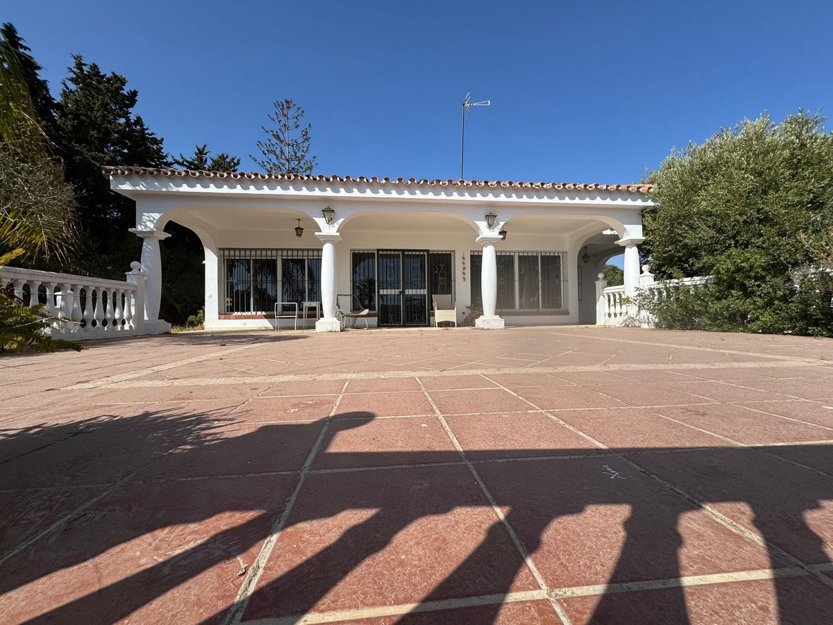 Villa in New Golden Mile