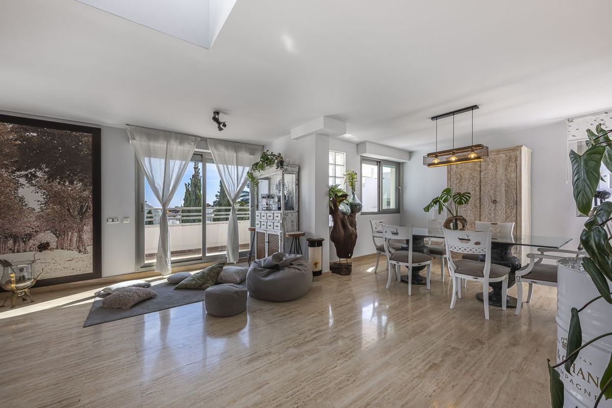 5 Bedroom Penthouse in Mijas - Photo 8