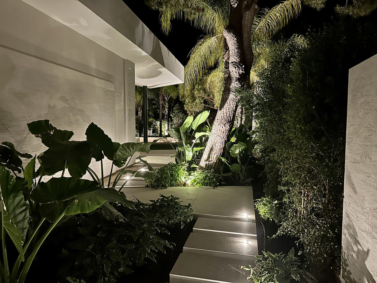 5 Bedroom Villa in Marbella - Photo 40