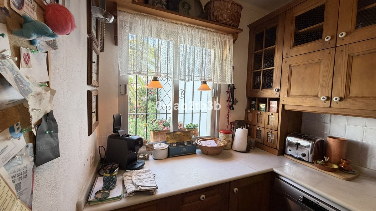 2 Bedroom Apartment in Marbella - Photo 15