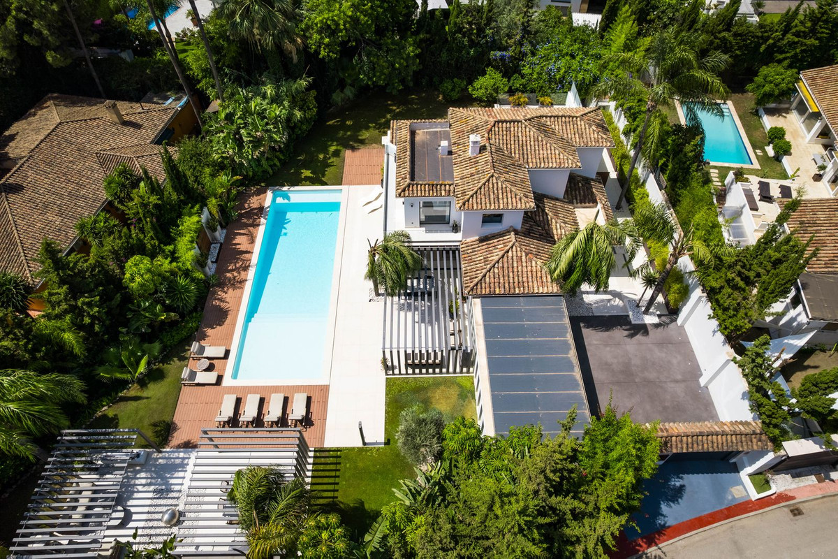 4 Bedroom Villa in Marbella - Photo 53