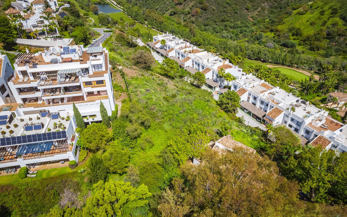 1,329 m² Plot in Benahavís - Photo 8