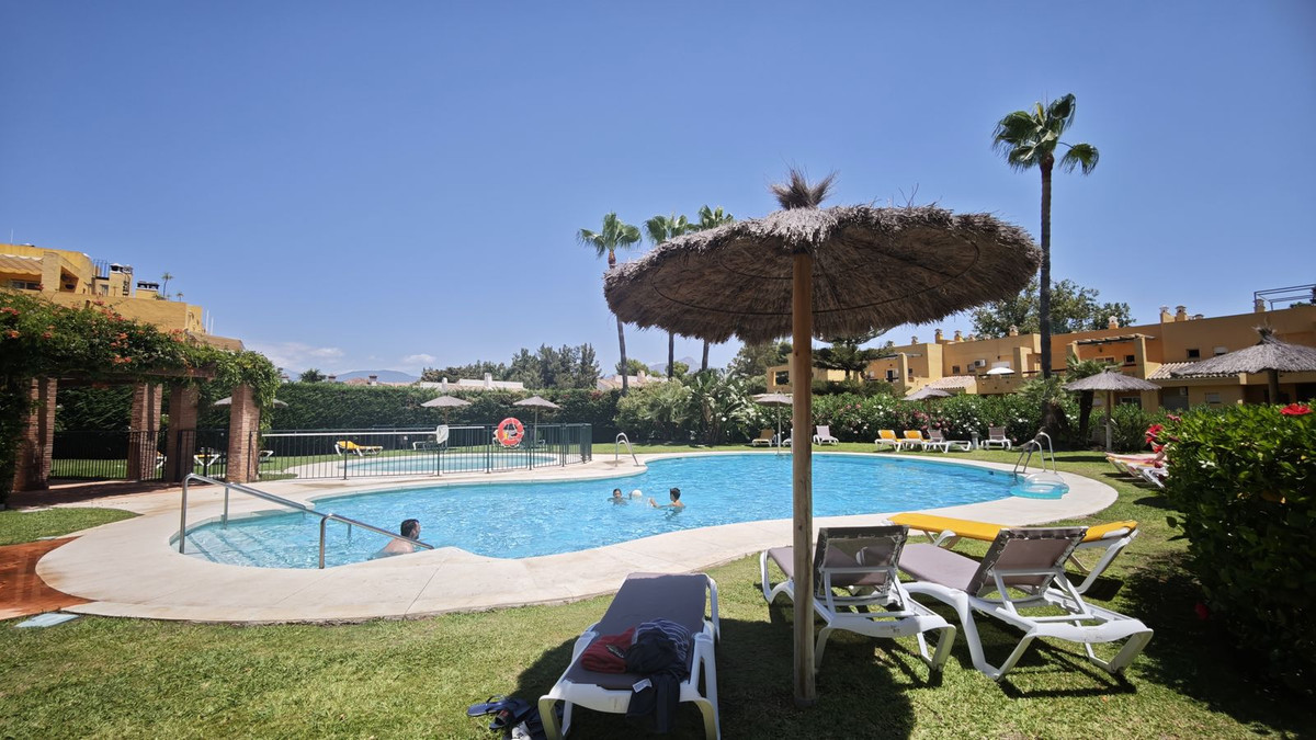 2 Bedroom Apartment in San Pedro de Alcántara - Photo 9