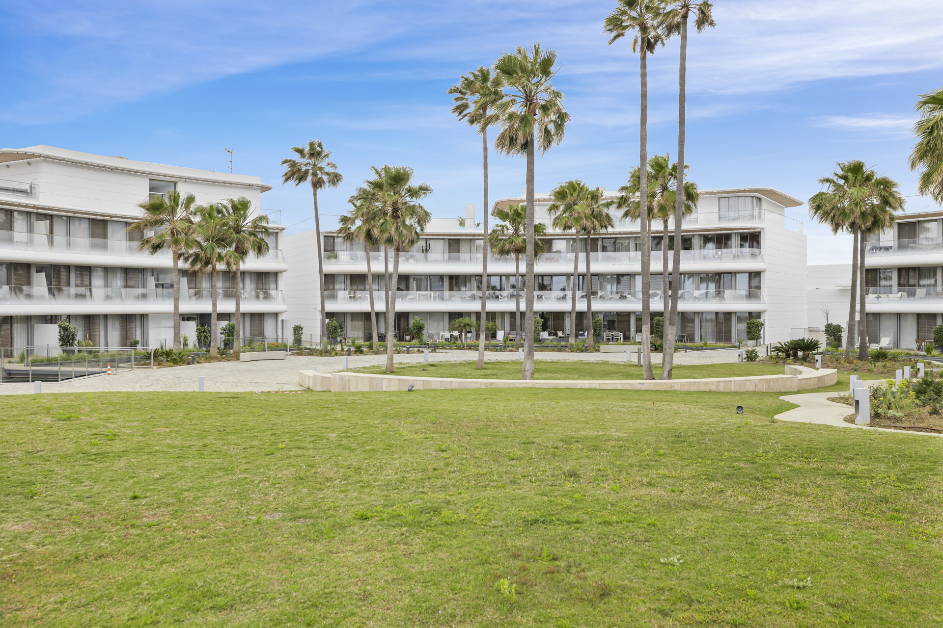 2 Bedroom Apartment in Estepona - Photo 17