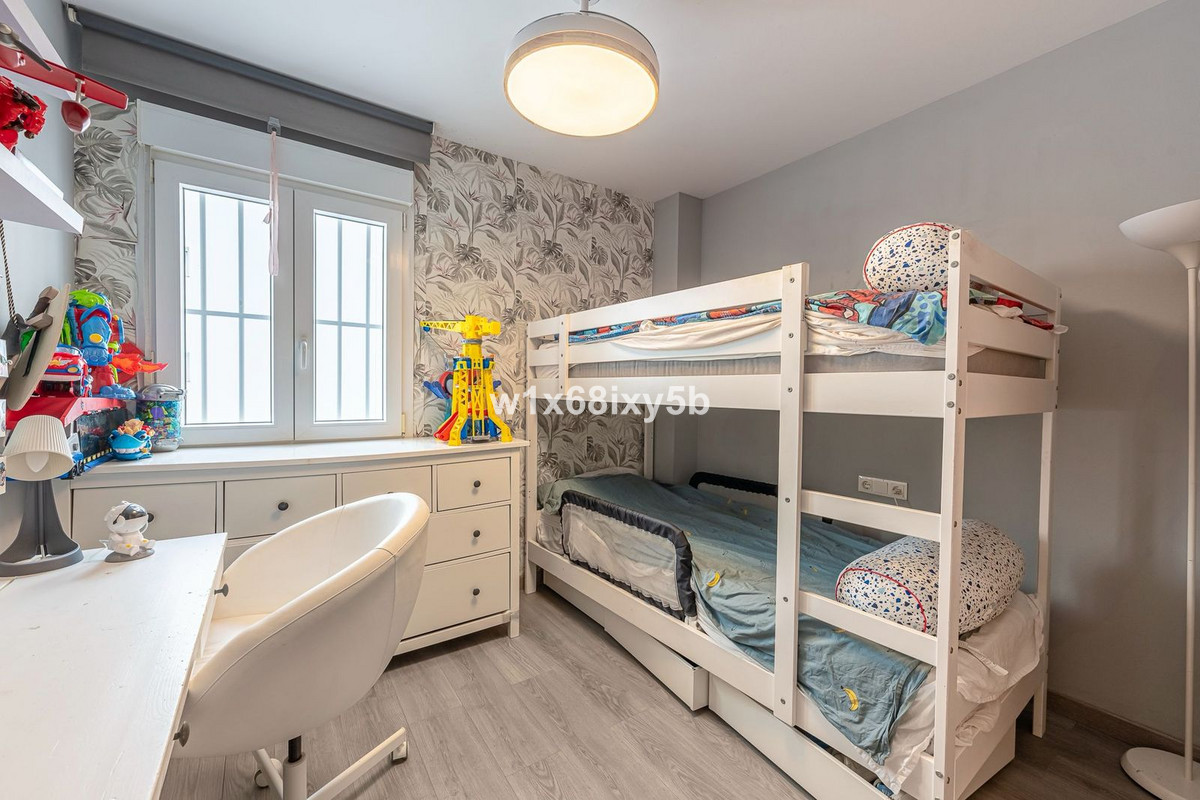3 Bedroom Apartment in Marbella - Photo 14