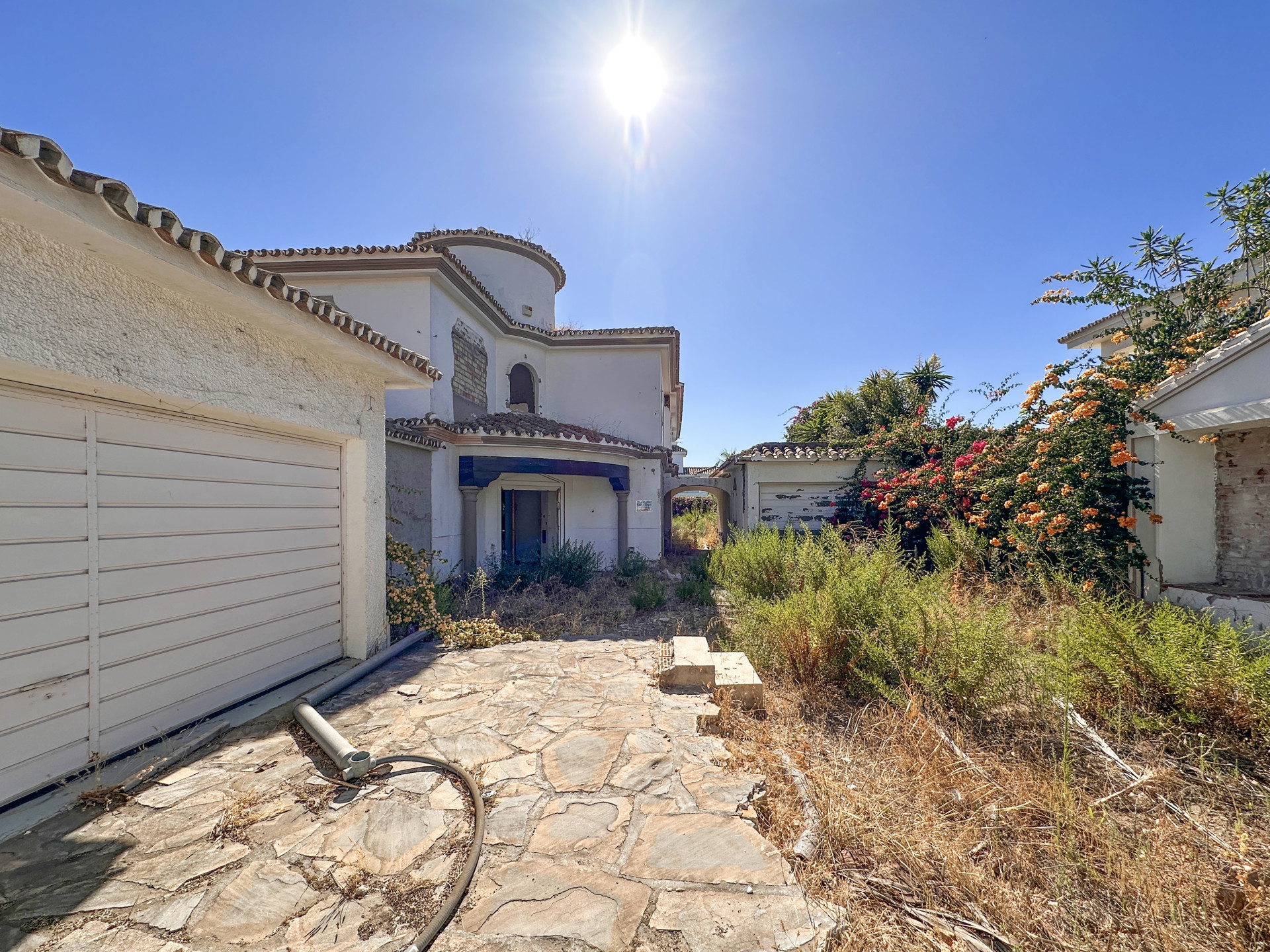 5 Bedroom Villa in Estepona - Photo 3