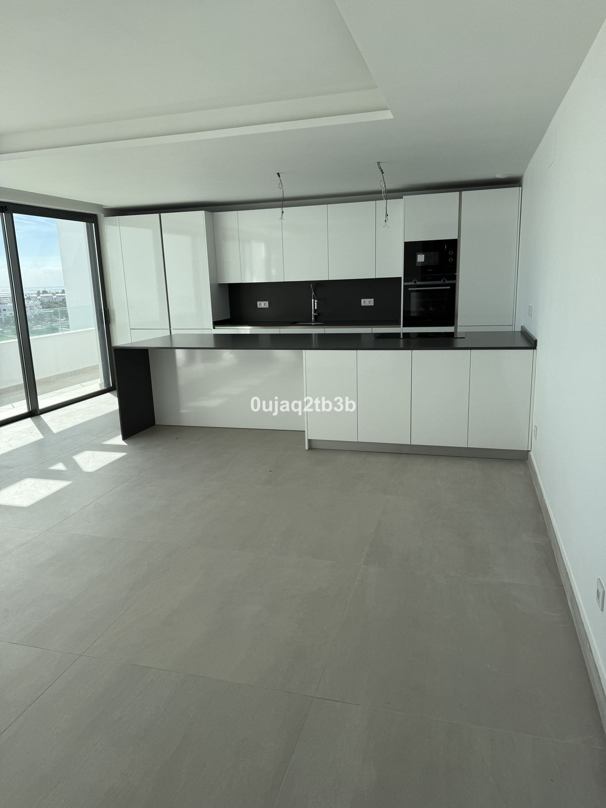 2 Bedroom Penthouse in Estepona - Photo 2