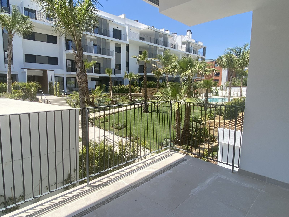 3 Bedroom Apartment in Estepona - Photo 5