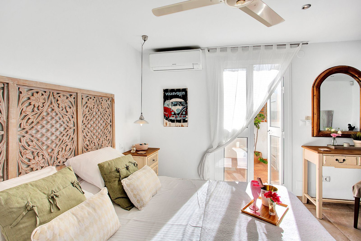 6 Bedroom Villa in Marbella - Photo 37
