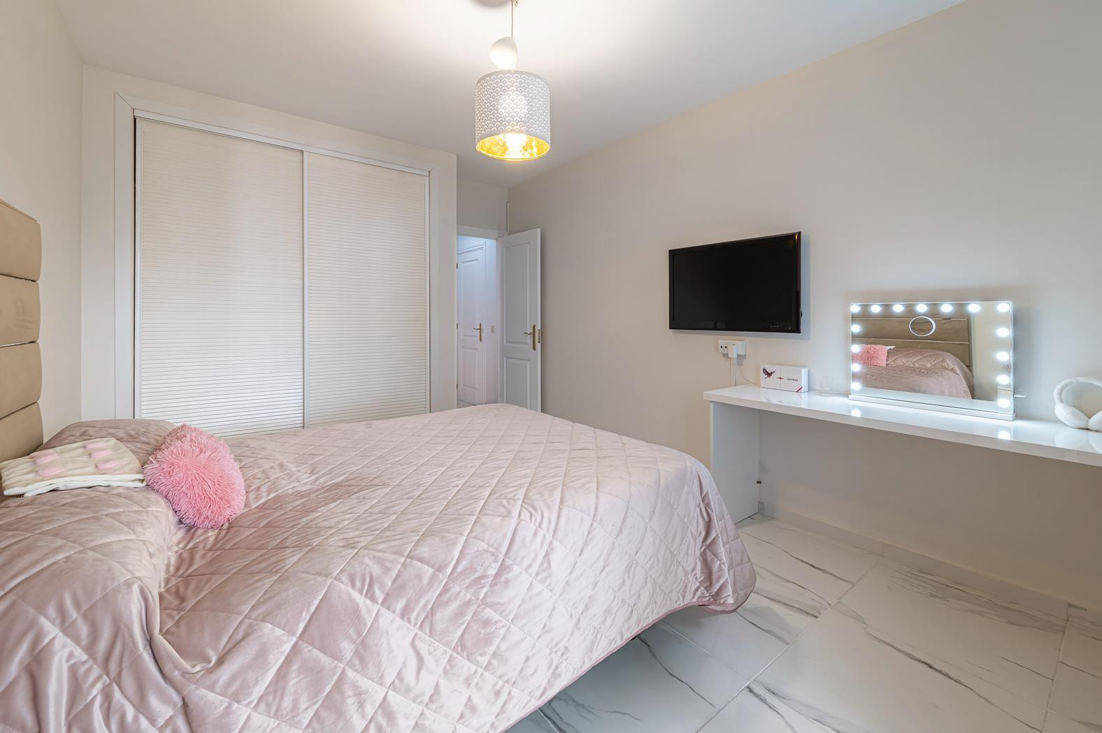 3 Bedroom Apartment in Marbella - Photo 6