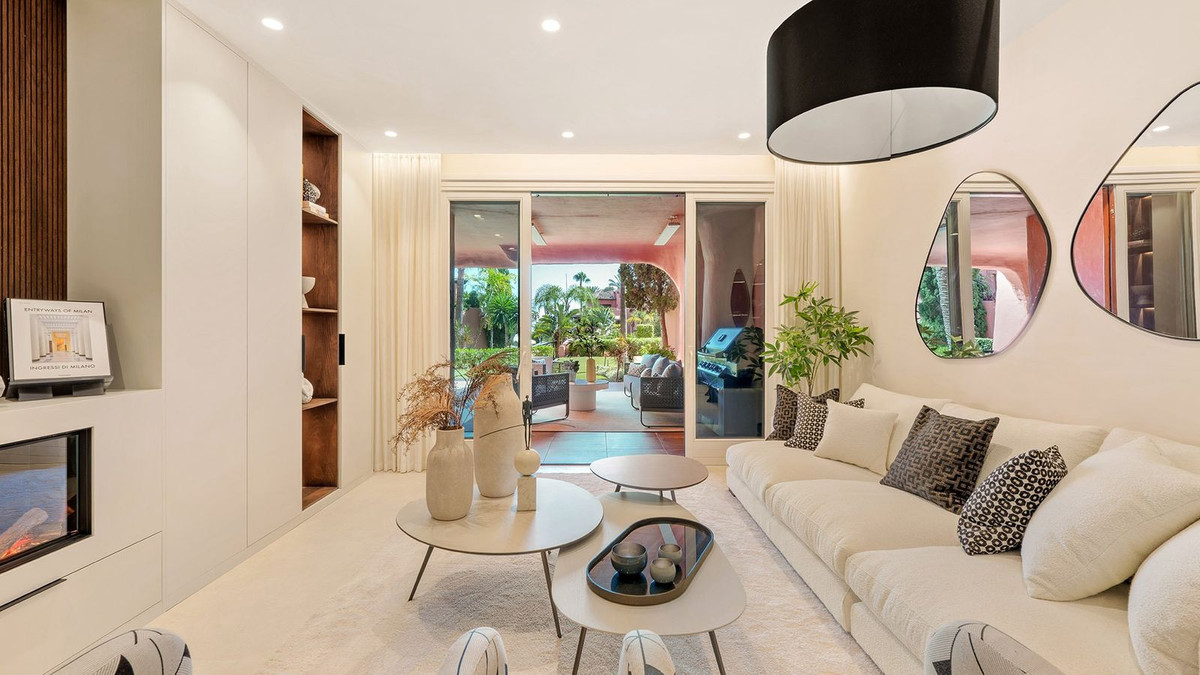 3 Bedroom Apartment in Estepona - Photo 5