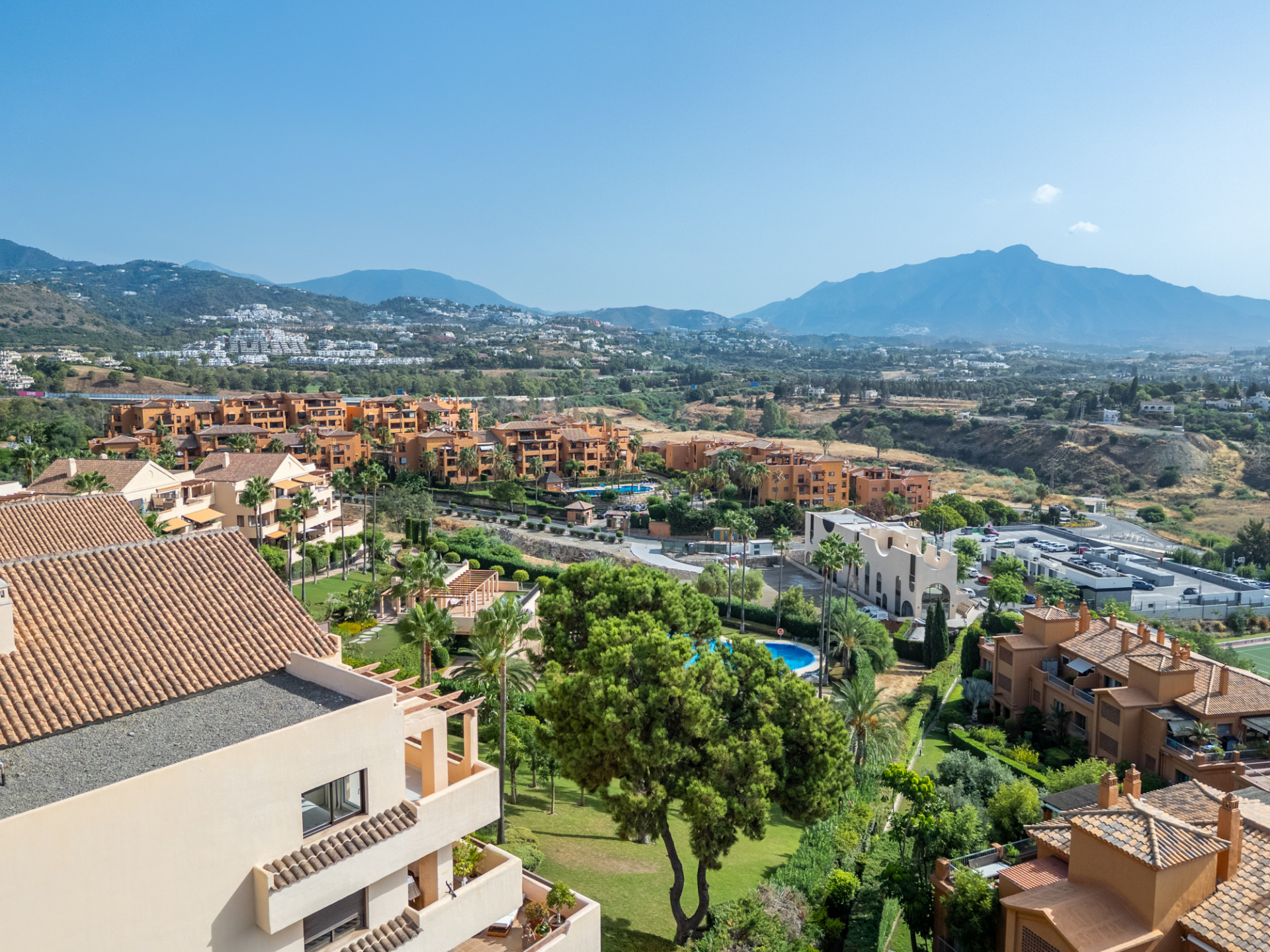 2 Bedroom Penthouse in Benahavís - Photo 28