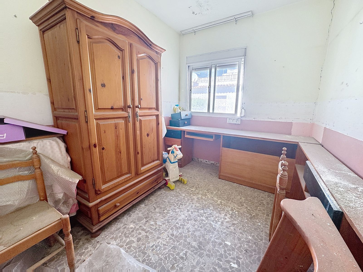 5 Bedroom Townhouse in Estepona - Photo 25