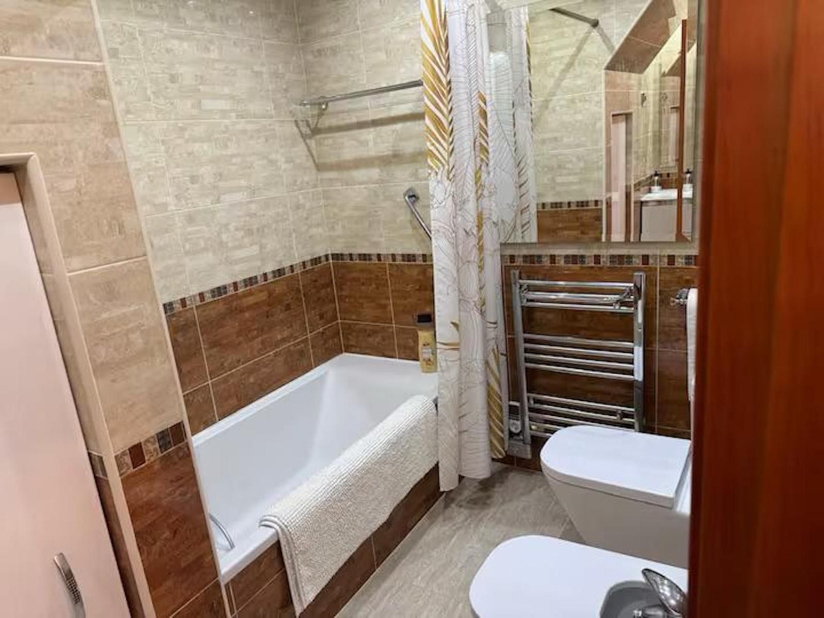 2 Bedroom Apartment in Estepona - Photo 9