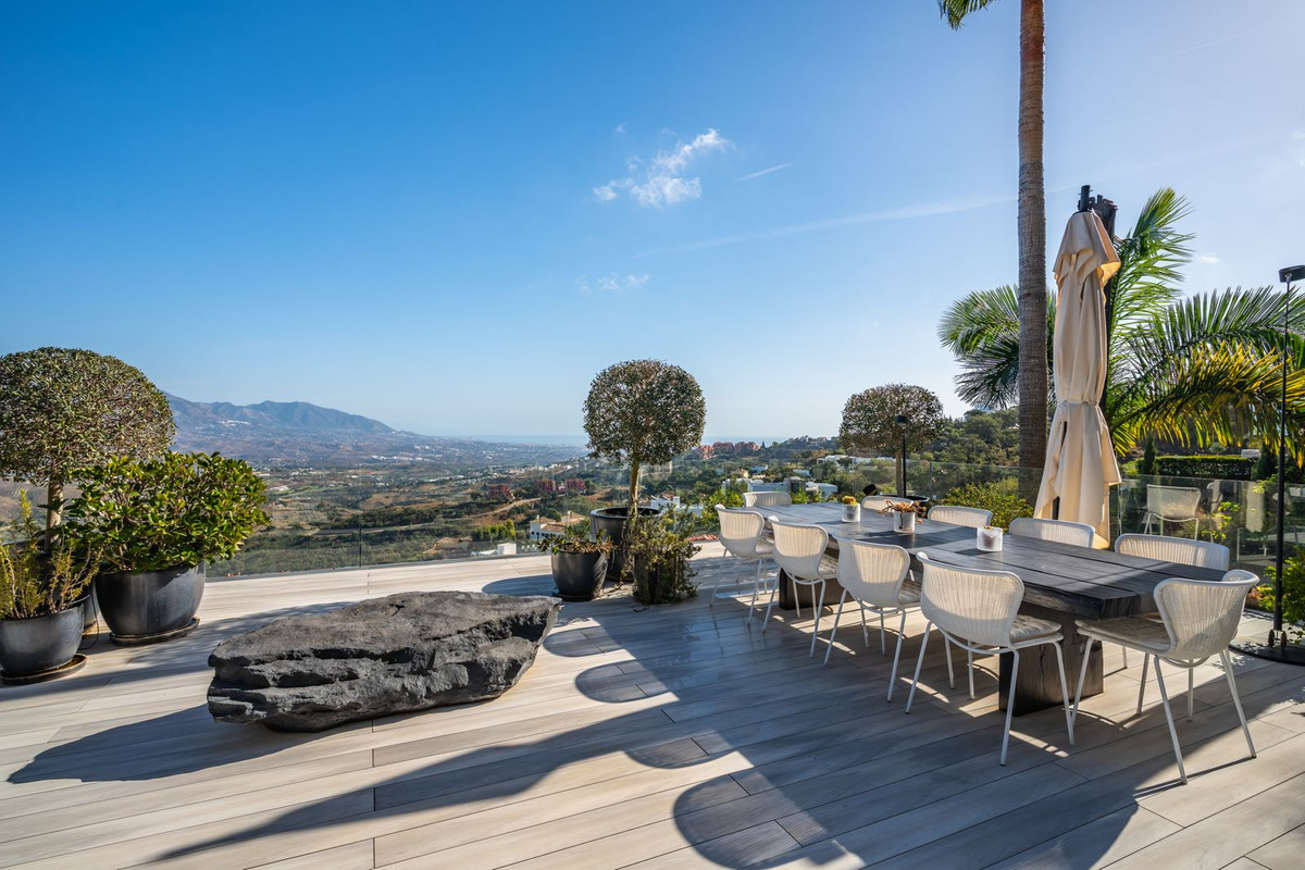 6 Bedroom Villa in Marbella - Photo 12
