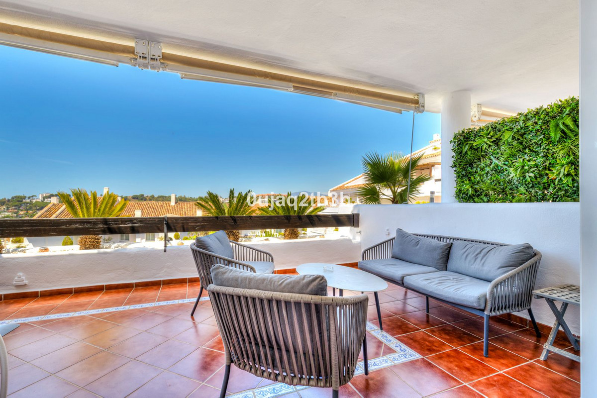 2 Bedroom Apartment in Marbella - Photo 3