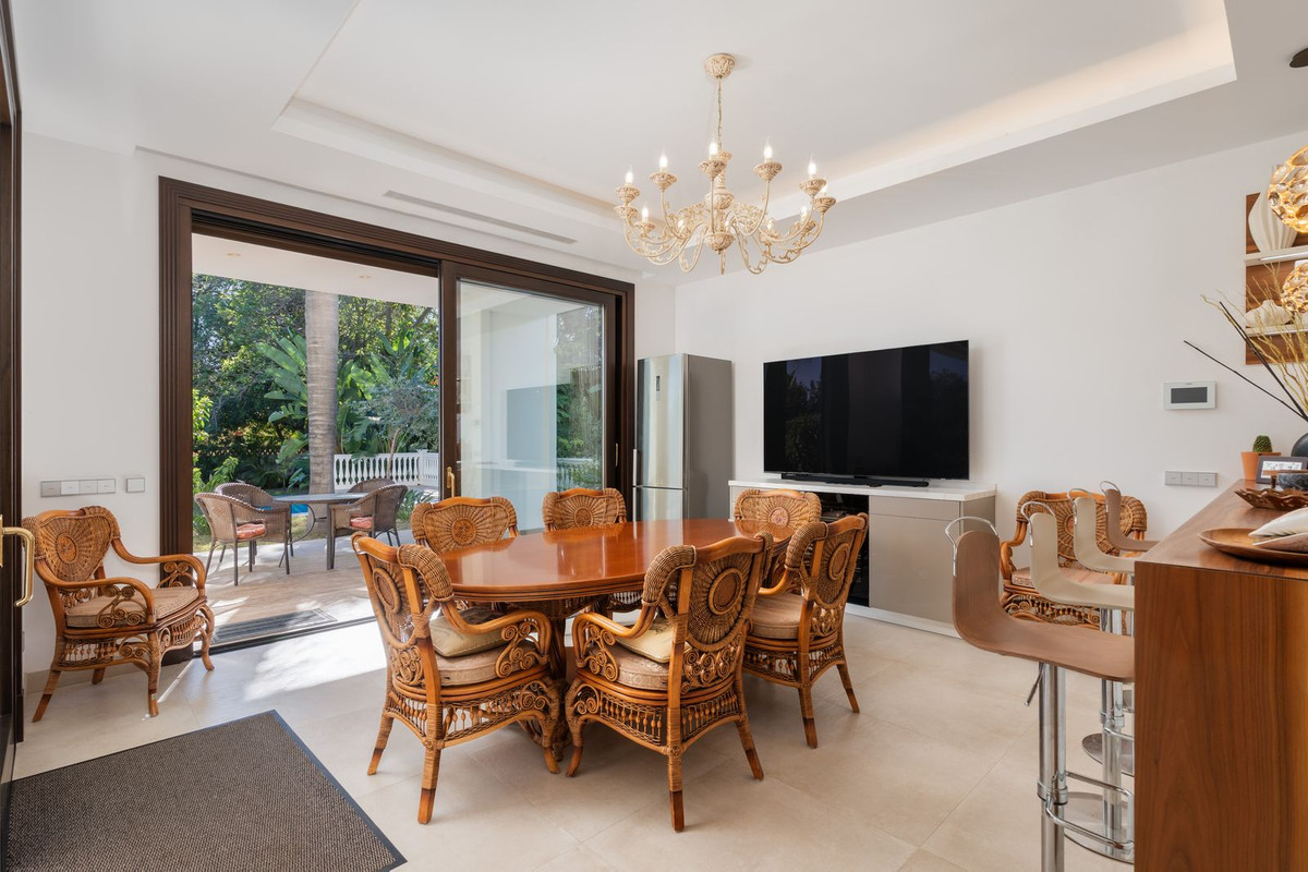 7 Bedroom Villa in San Pedro de Alcántara - Photo 6