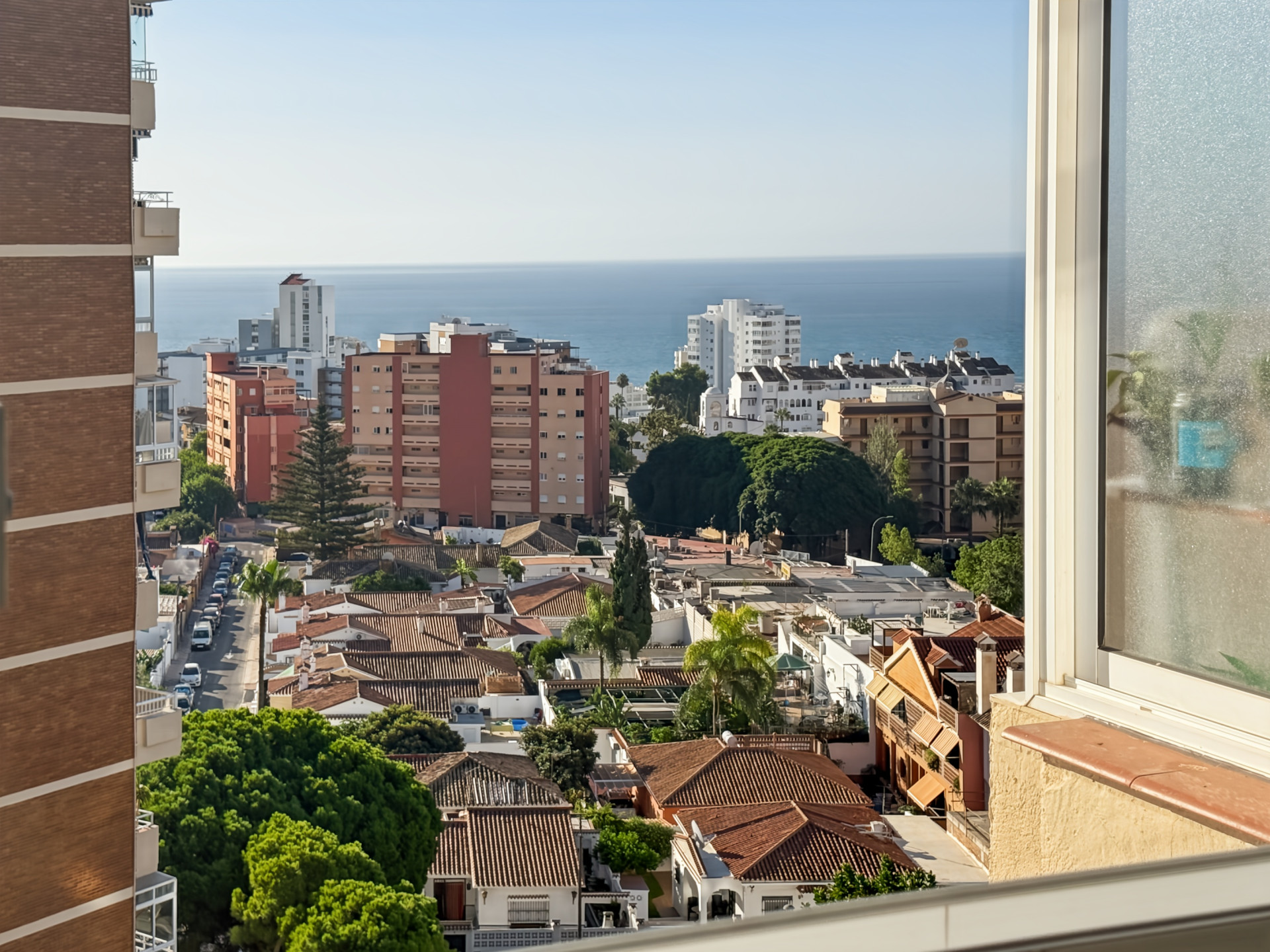 2 Bedroom Apartment in Benalmádena - Photo 2