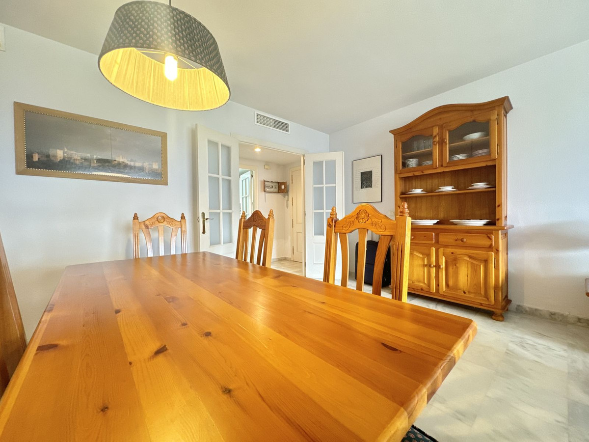 3 Bedroom Apartment in Estepona - Photo 13