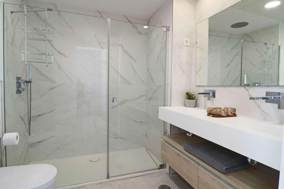 3 Bedroom Penthouse in Benahavís - Photo 7