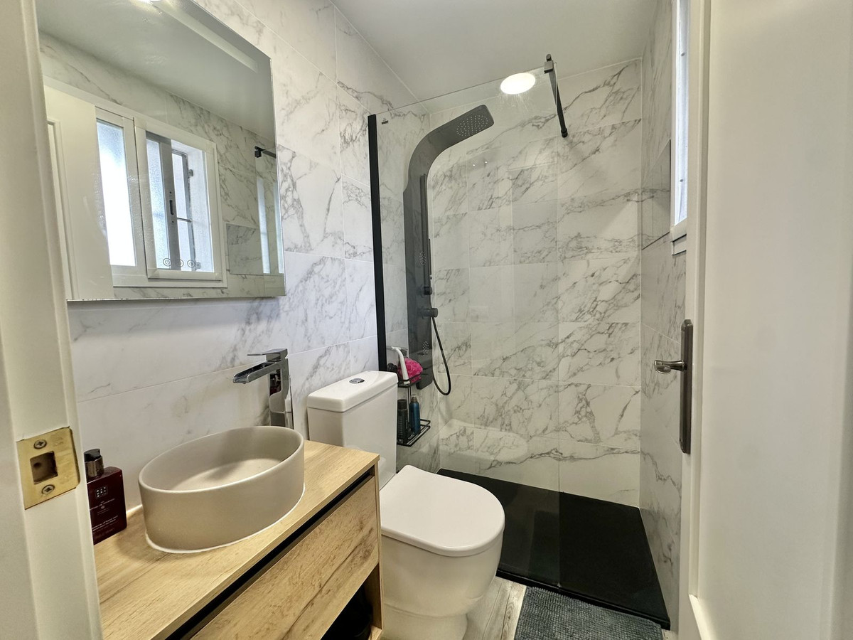2 Bedroom Apartment in Mijas - Photo 5