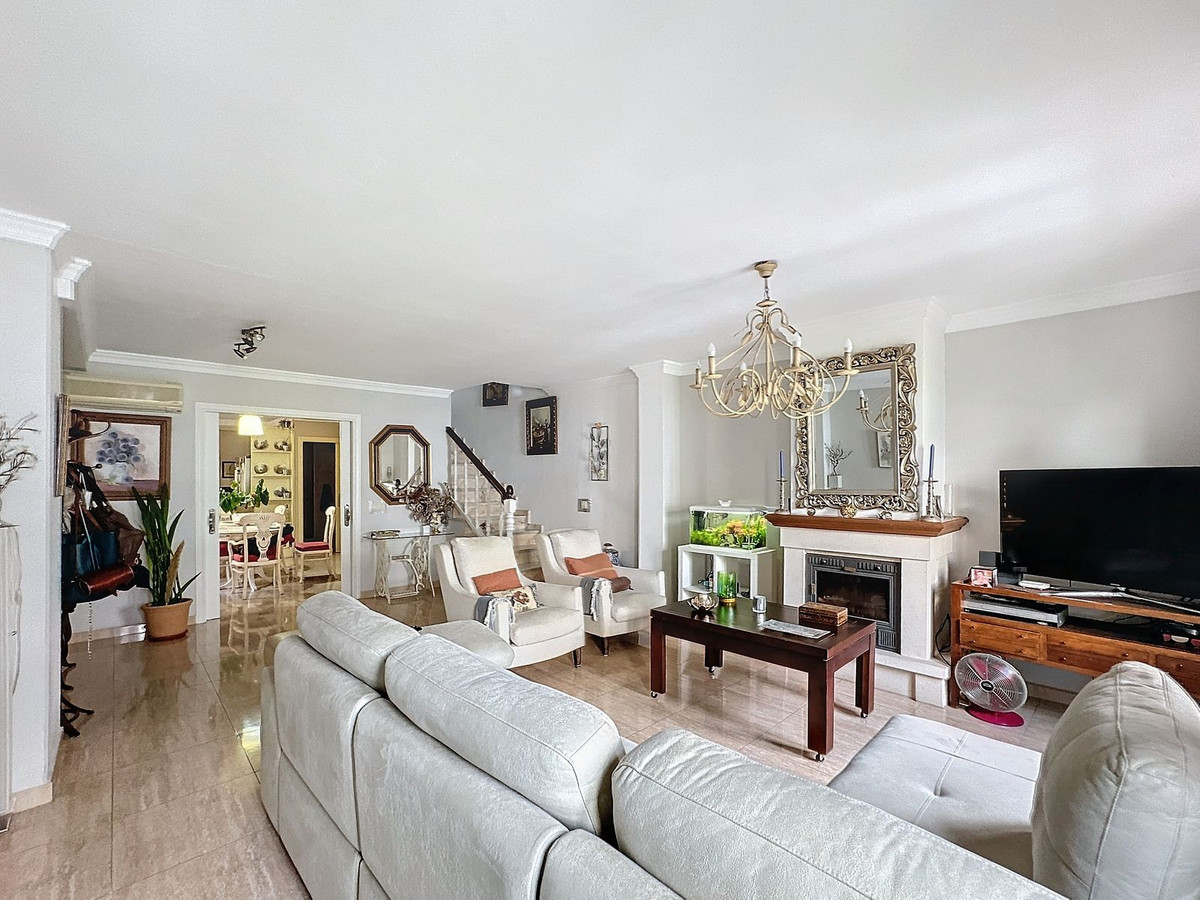 5 Bedroom Villa in Estepona