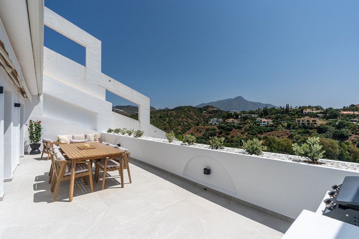 3 Bedroom Apartment in Benahavís - Photo 23
