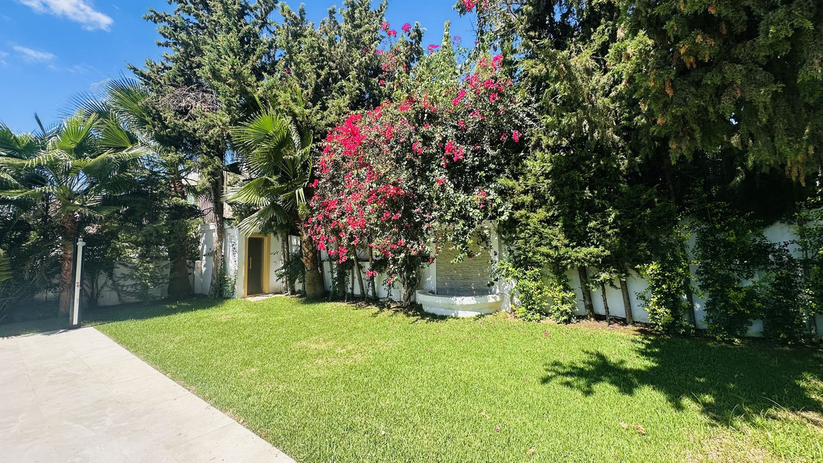 5 Bedroom Villa in Marbella - Photo 23
