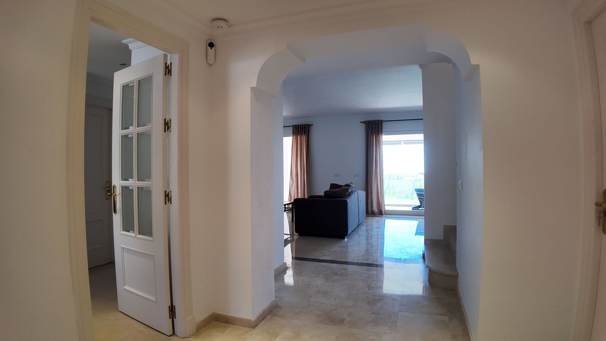 4 Bedroom Townhouse in Benahavís - Photo 40